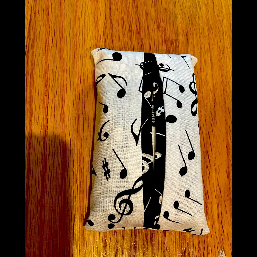 NWT 3/$12. $7 high quality cotton portable tissue holder.